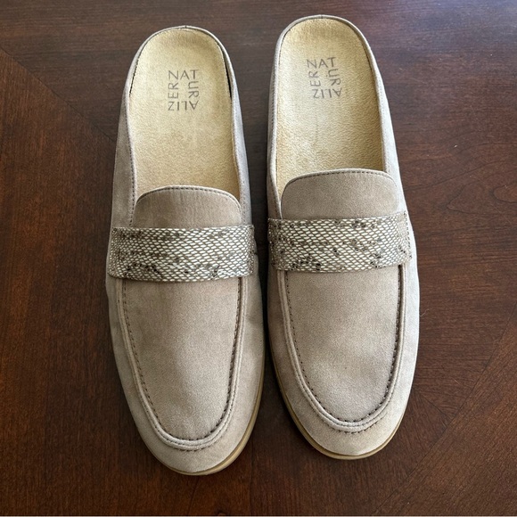 NEW Naturalizer |  Women’s Maddie Mules - Picture 2 of 9